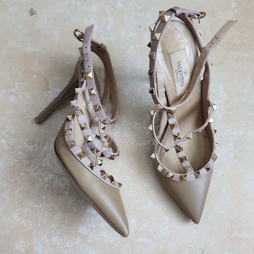 Valentino Rockstud Women's Beige Studded Heels. Size 36.5 US SIZE 6.5